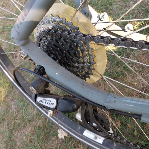 Men's XL GT Traffic 2.0se commuter/hybrid bicycle - Picture 3 of 4